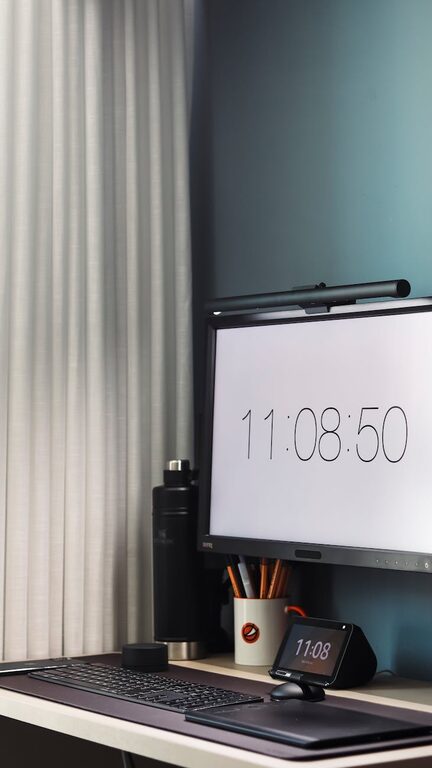 Tips for Organizing a Clutter-Free and Functional Home Office Space