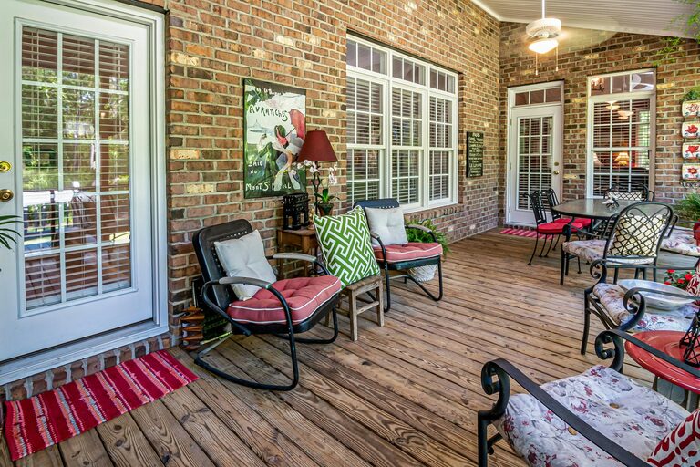 Tips for Creating a Cozy and Inviting Outdoor Living Space